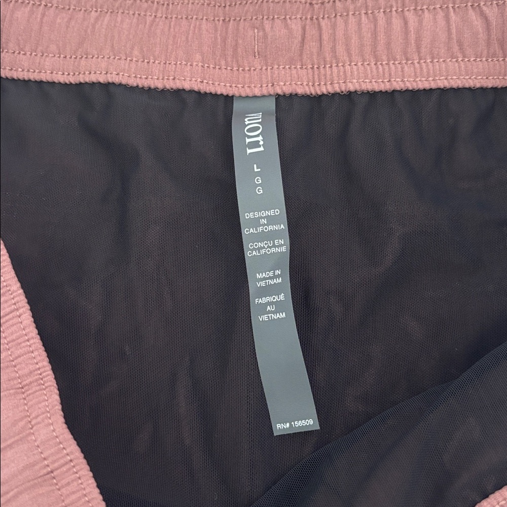 Vuori Shorts - Picture 4 of 6